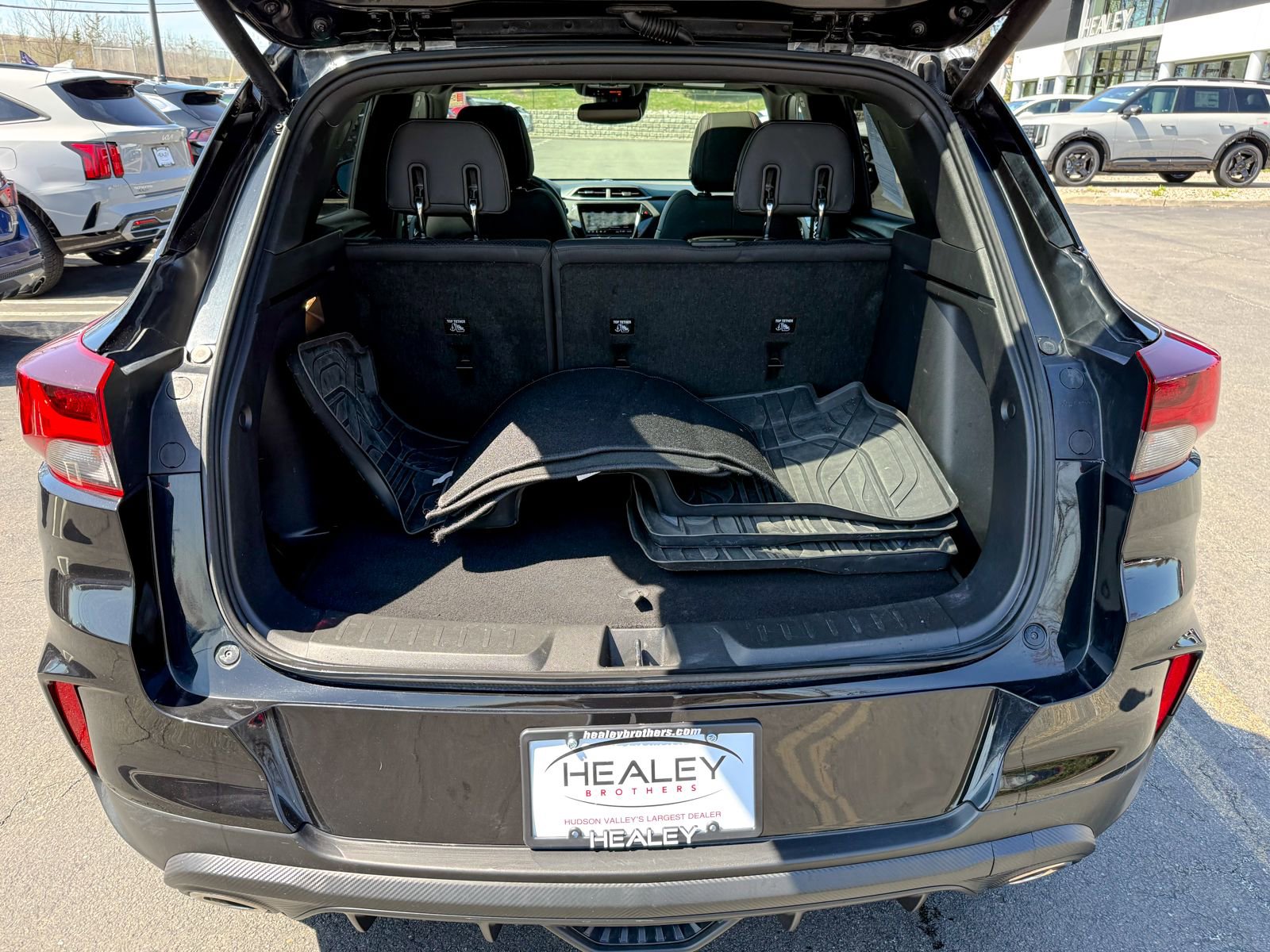 Used 2023 Chevrolet TrailBlazer RS w/ Sun and Liftgate Package image 40