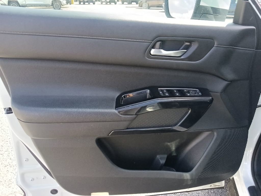 Used 2022 Nissan Pathfinder SV w/ SV Premium Package image 11