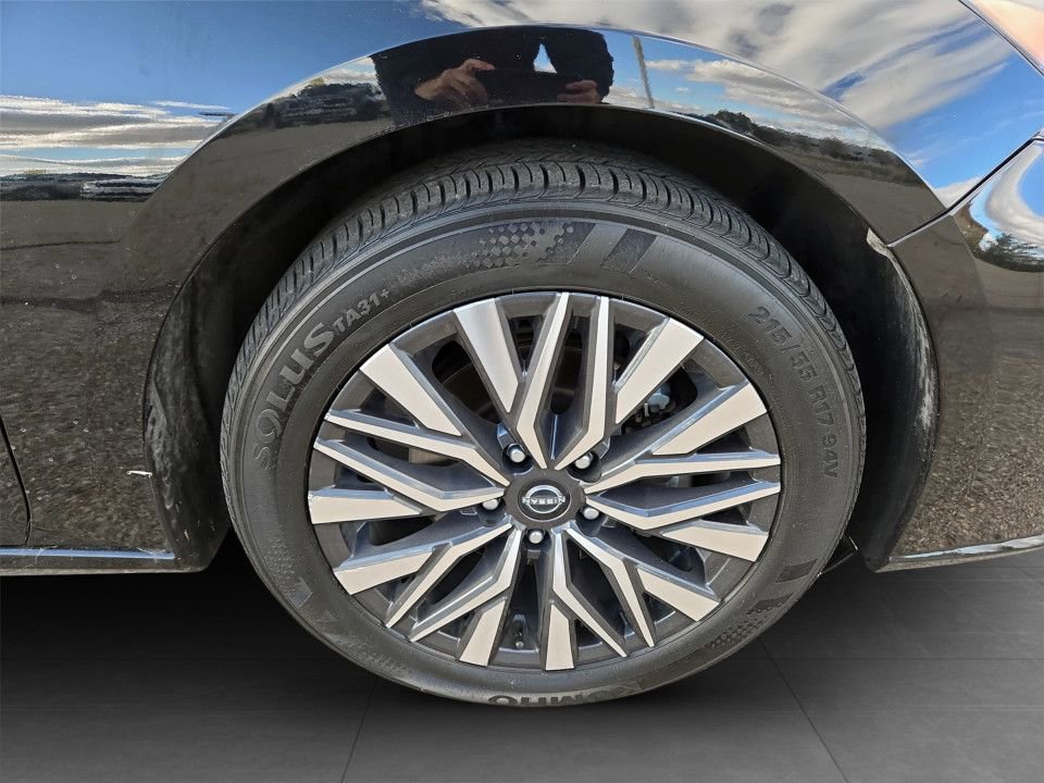 Used 2024 Nissan Altima 2.5 SV image 35