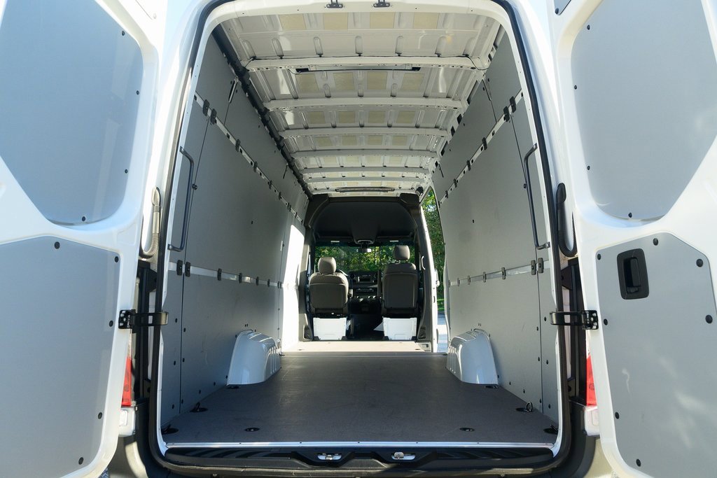 Used 2025 Mercedes-Benz Sprinter 2500 image 16