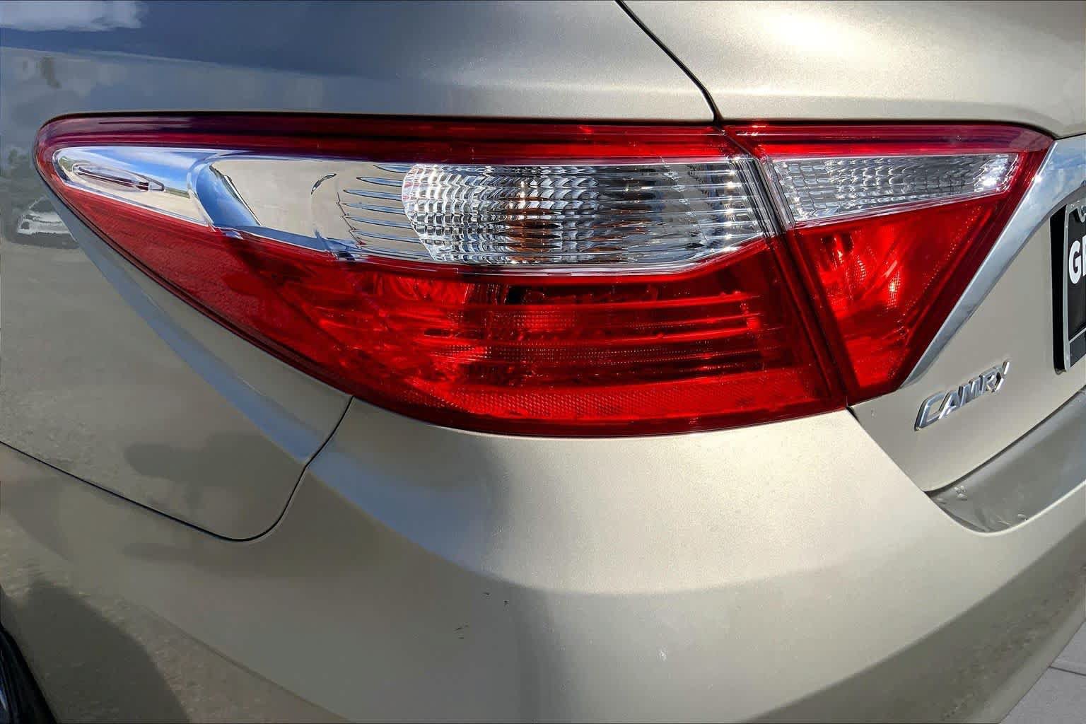 Used 2017 Toyota Camry XLE w/ Moonroof Package FWD image 28