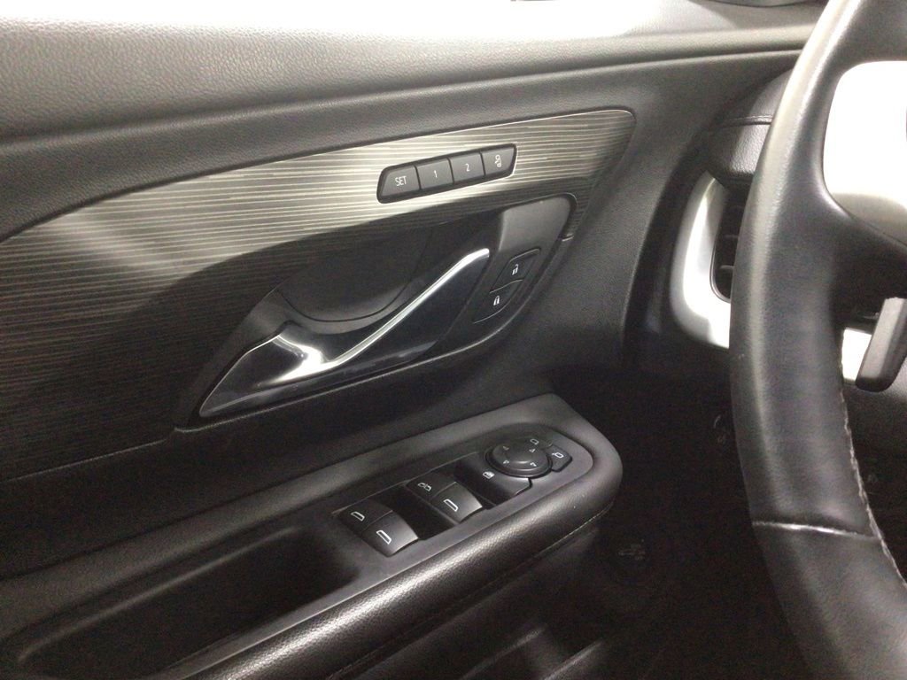 Used 2024 GMC Terrain SLT image 19