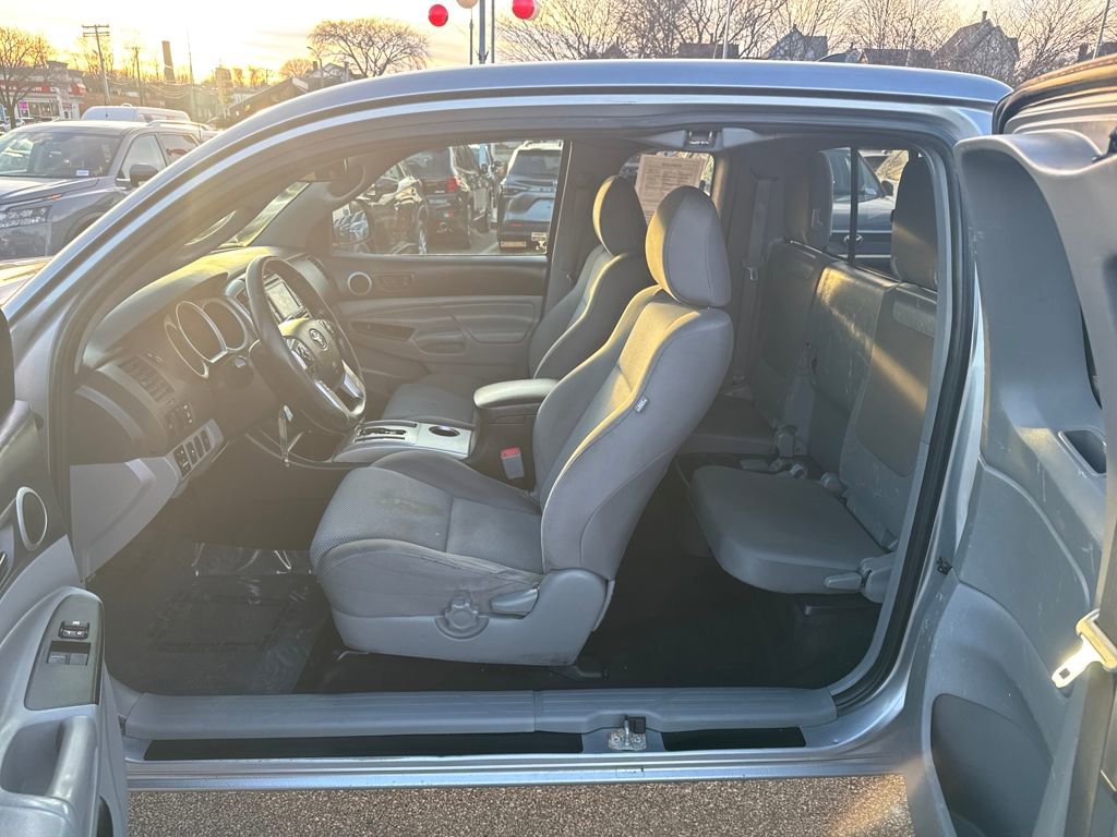 Used 2015 Toyota Tacoma 4x4 Access Cab V6 w/ TRD Sport Package image 19