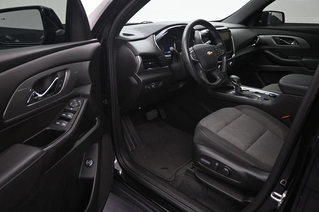 Used 2023 Chevrolet Traverse LT FWD image 9