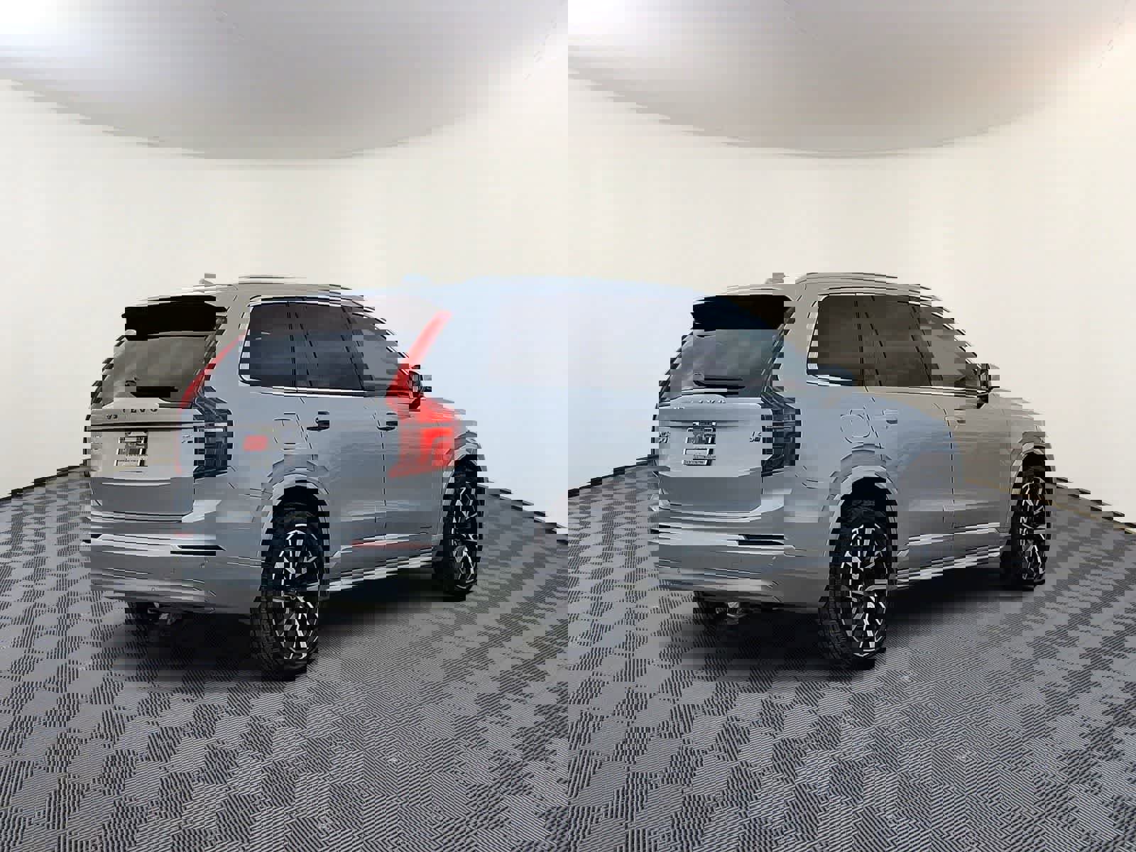 Used 2022 Volvo XC90 T6 Momentum w/ Climate Package image 5