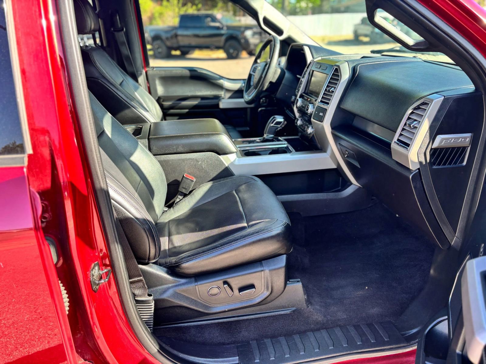 Used 2015 Ford F150 Lariat w/ Equipment Group 502A Luxury AWD/4WD image 16