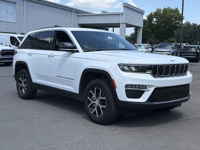 Used 2025 Jeep Grand Cherokee Limited w/ Trailer Tow Package AWD/4WD image 14