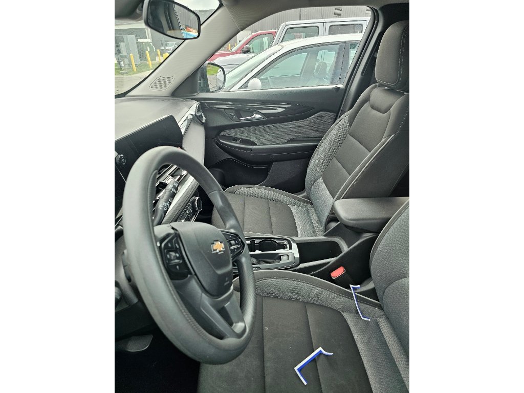 Used 2025 Chevrolet TrailBlazer LT AWD/4WD image 6