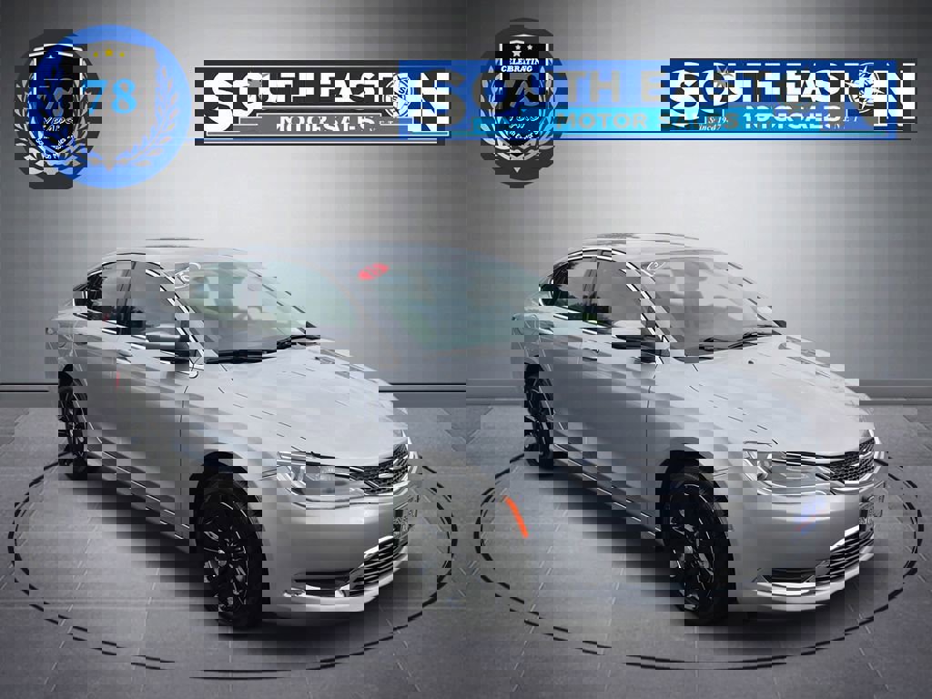 Used 2015 Chrysler 200 Limited w/ Convenience Group image 2