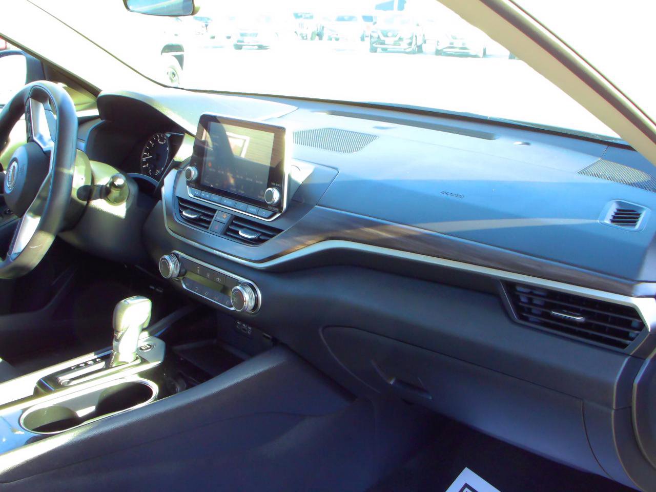 Used 2024 Nissan Altima 2.5 SV image 23