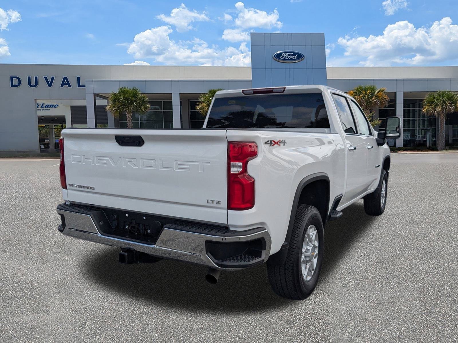 Used 2024 Chevrolet Silverado 2500 LTZ image 3