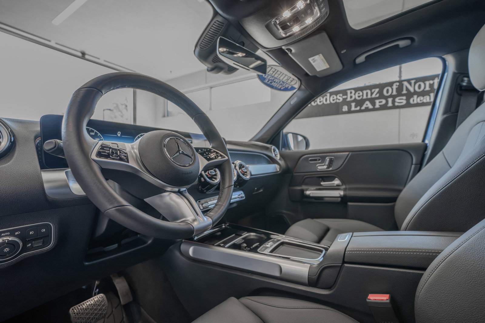 Used 2025 Mercedes-Benz GLB 250 4MATIC image 6