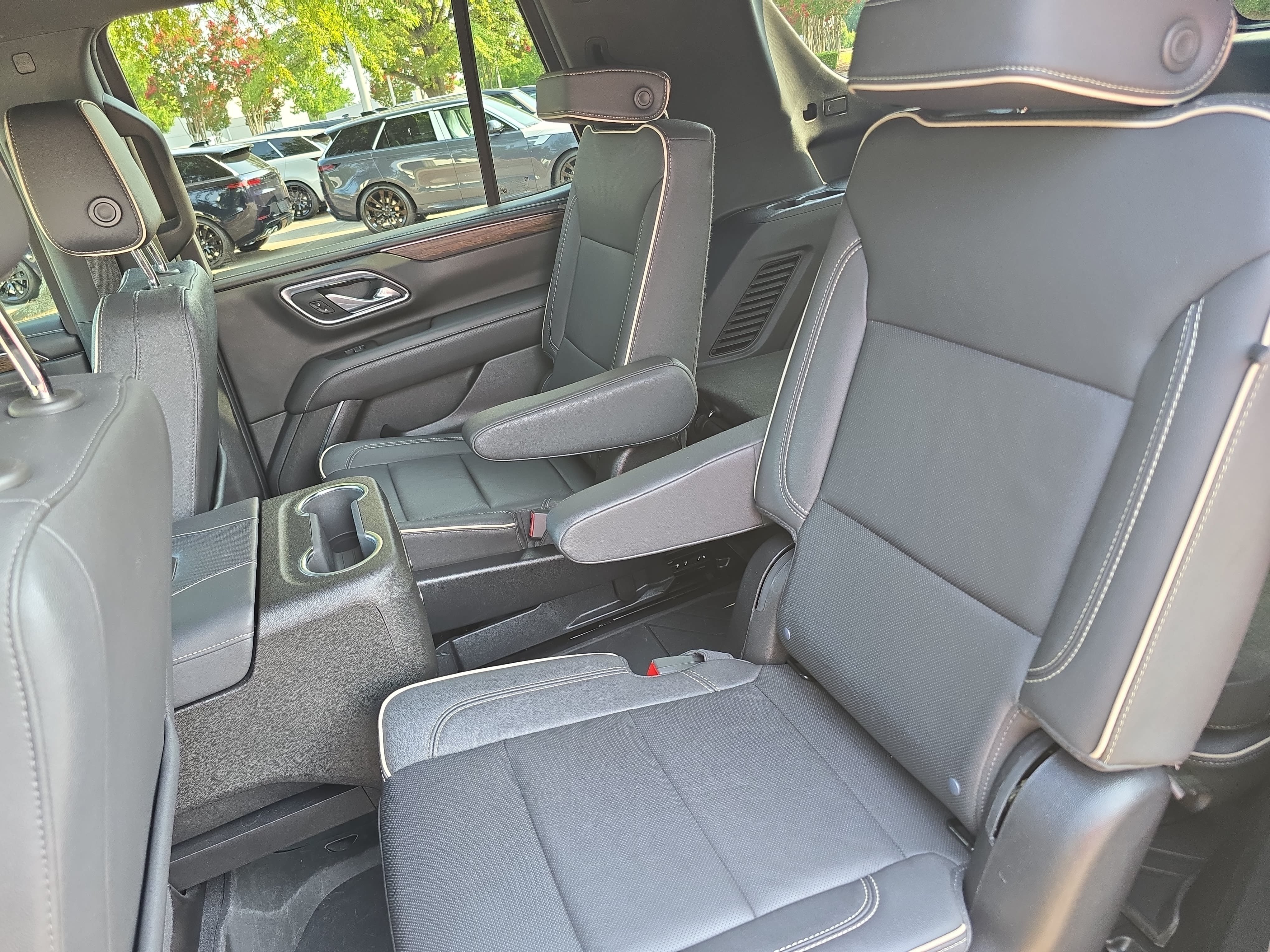 Used 2024 Chevrolet Tahoe Premier AWD/4WD image 15