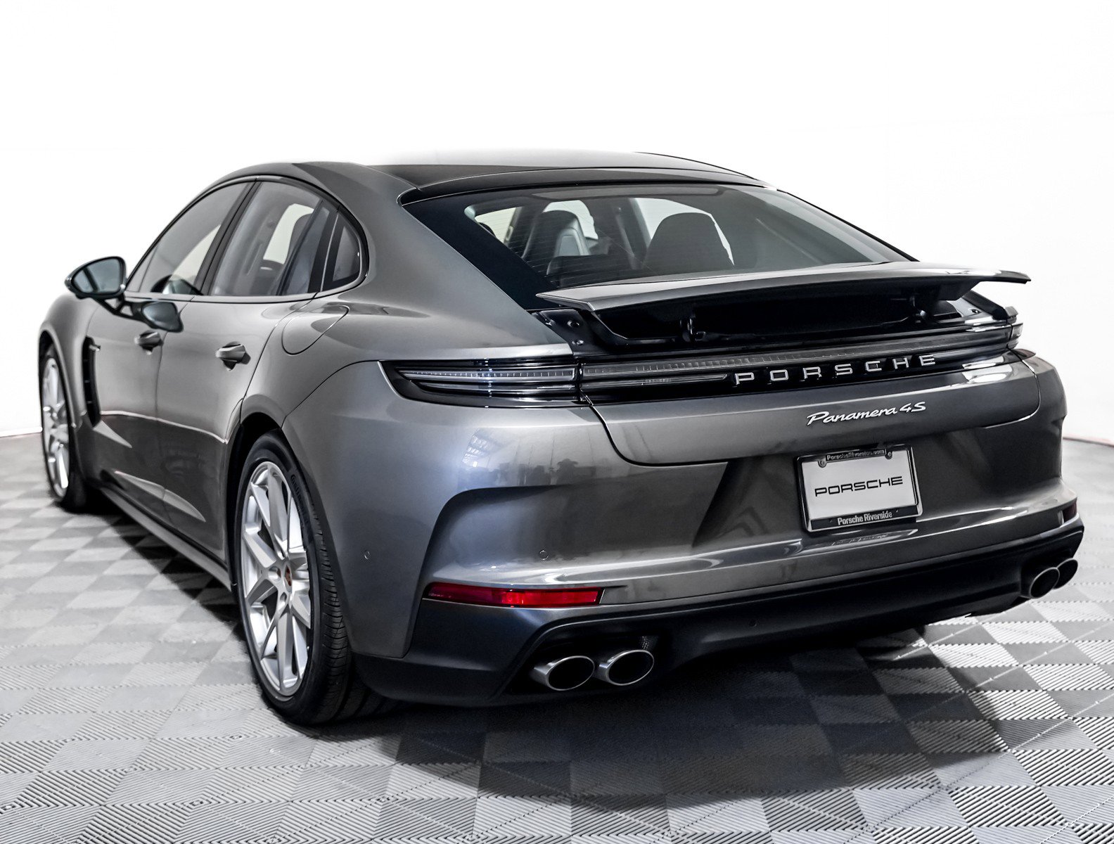 Certified 2025 Porsche Panamera 4S image 3
