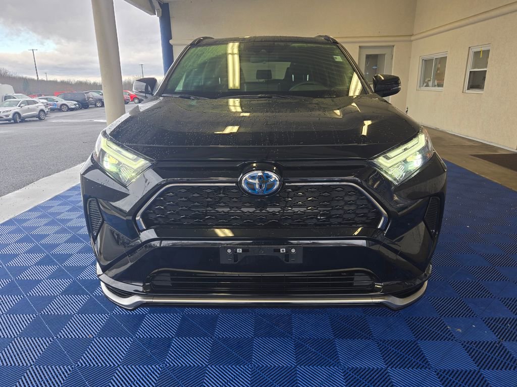 Used 2024 Toyota RAV4 SE image 2