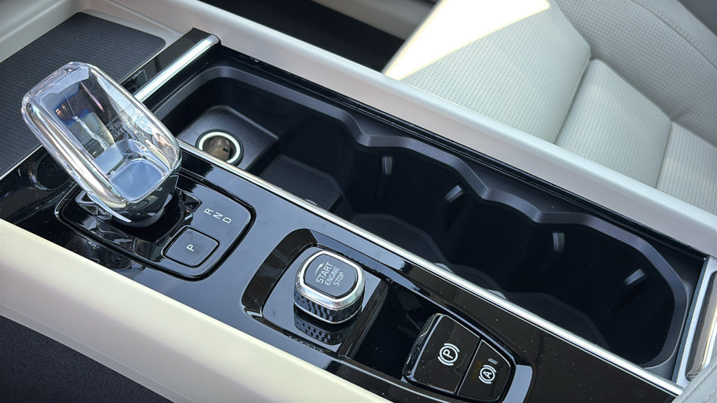New 2027 Volvo XC60 B5 Ultra AWD/4WD image 21