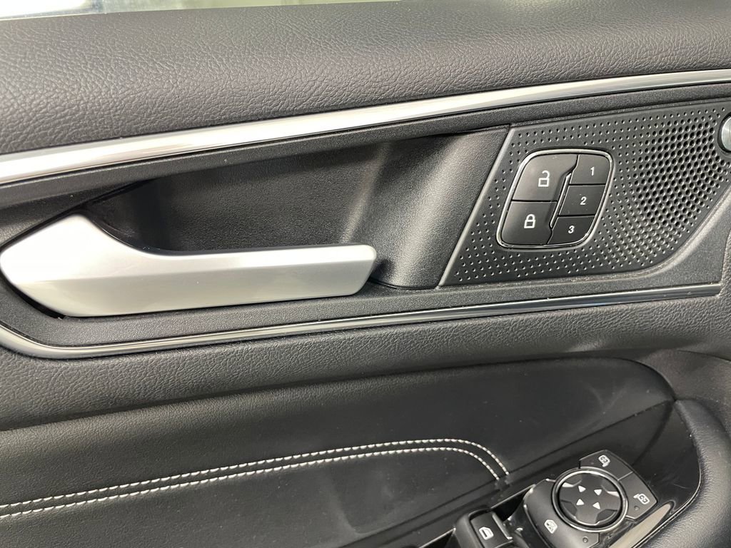 Used 2020 Ford Edge Titanium image 42