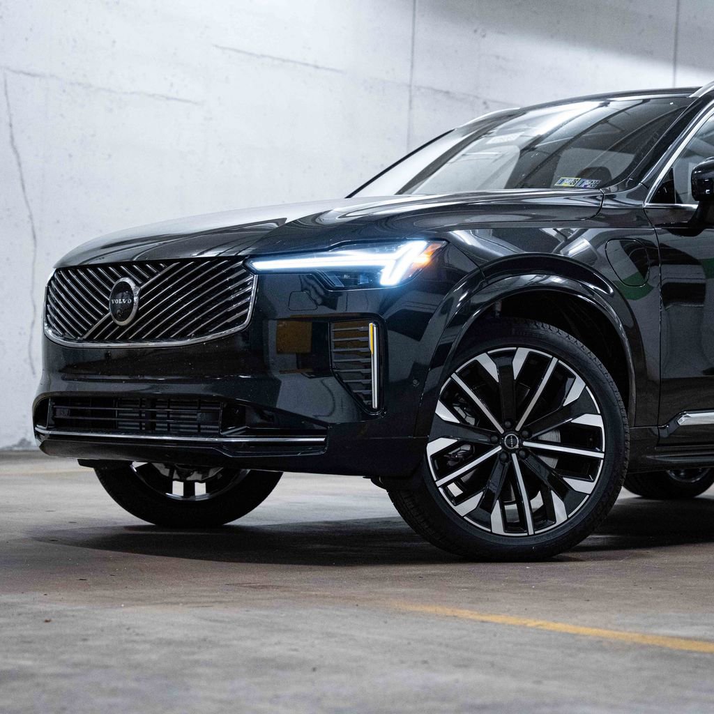 New 2026 Volvo XC90 T8 Plus w/ Protection Package Premier AWD/4WD image 2