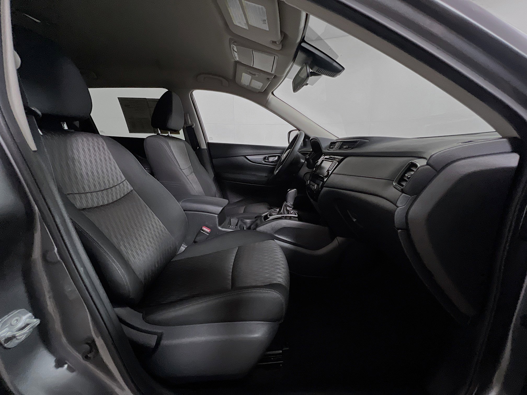Used 2019 Nissan Rogue SV image 30