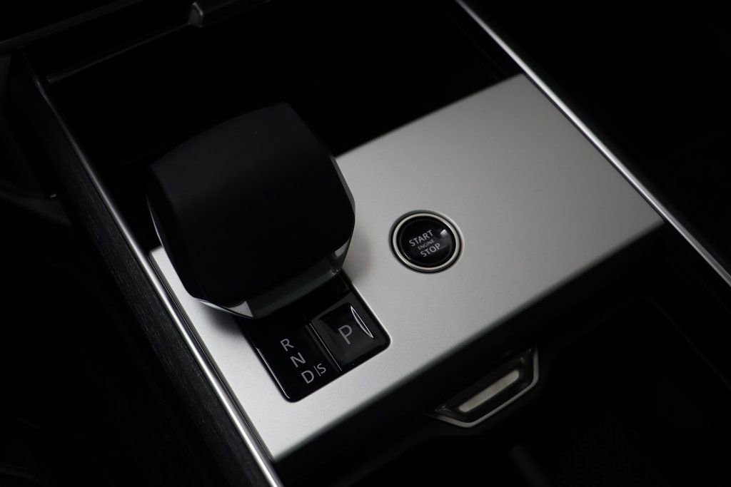 New 2025 Land Rover Range Rover SE image 13