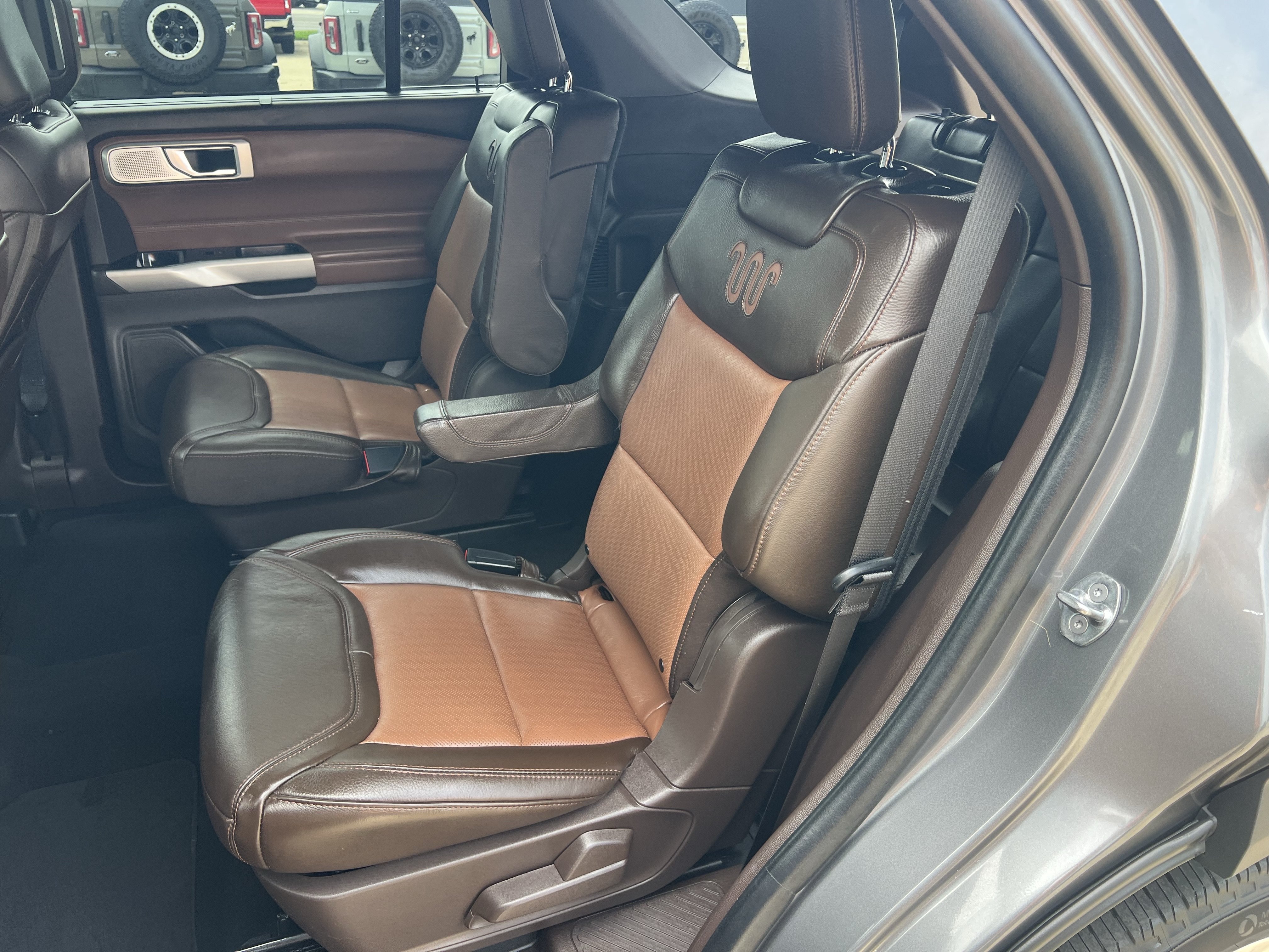 Used 2021 Ford Explorer Limited w/ Equipment Group 301A AWD/4WD image 18