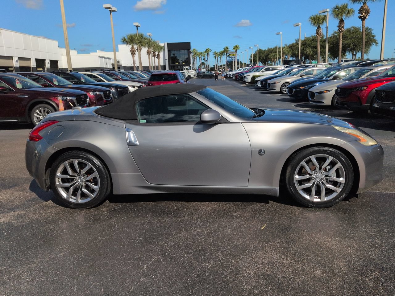 Used 2010 Nissan 370Z Roadster RWD image 3