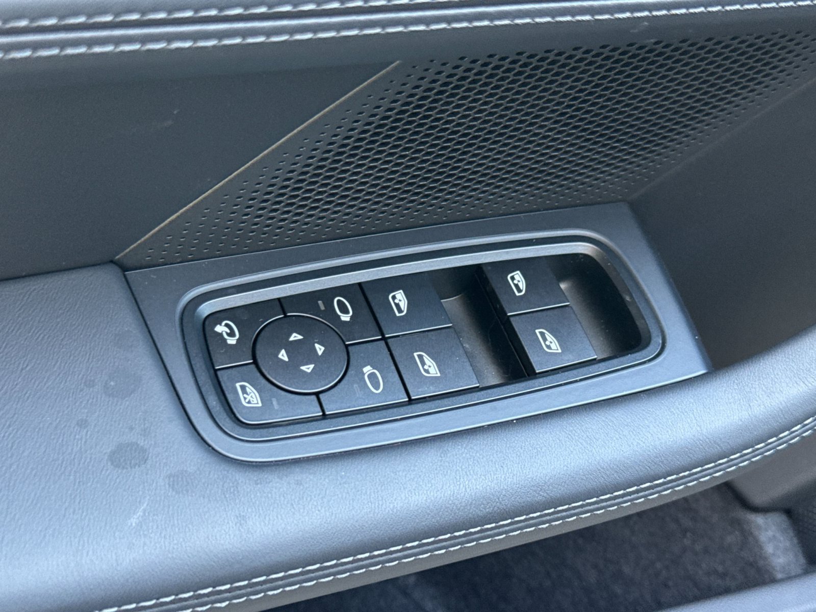 New 2026 Porsche Taycan 4S AWD/4WD image 13