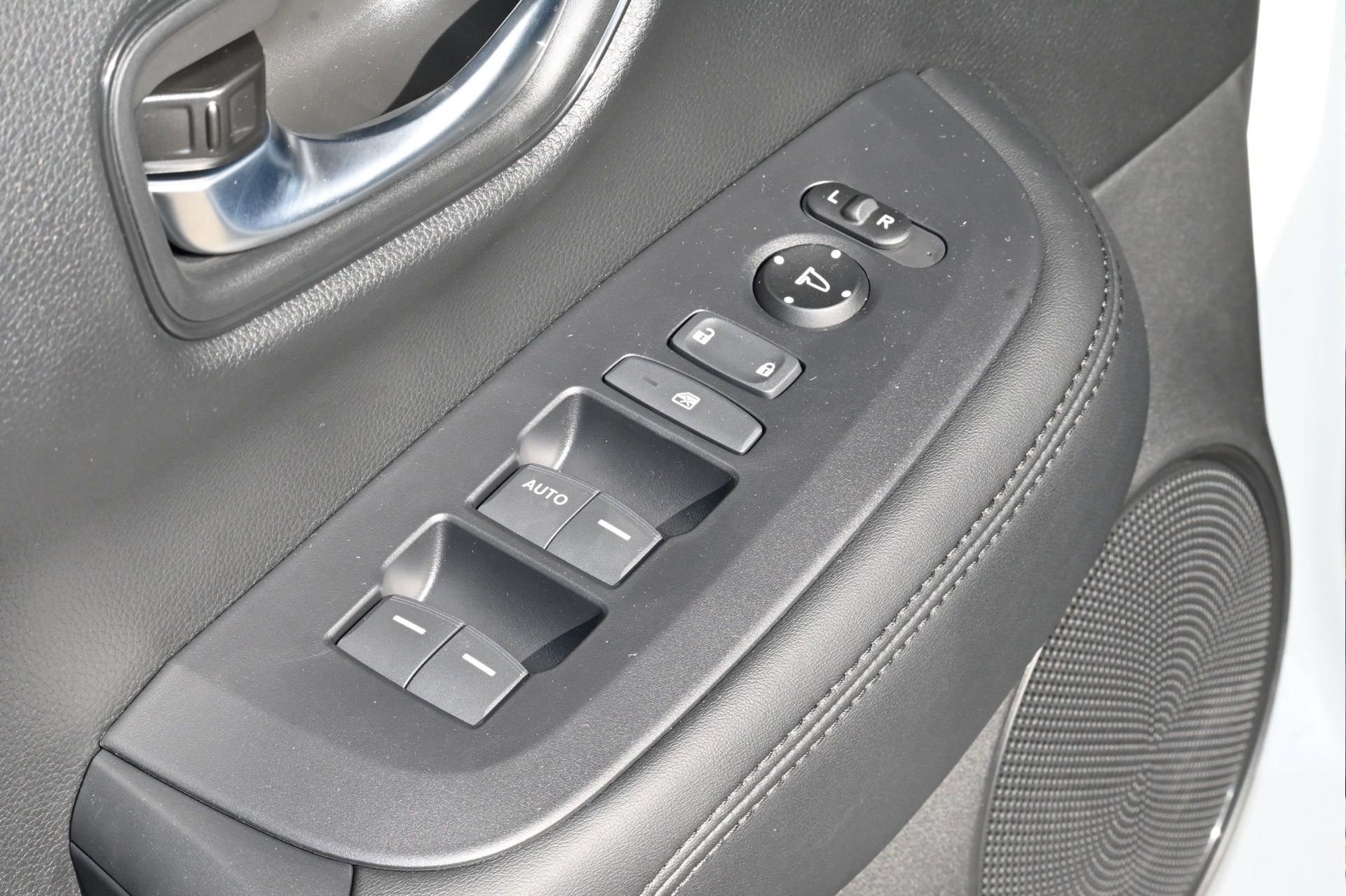 New 2026 Honda HR-V LX image 16