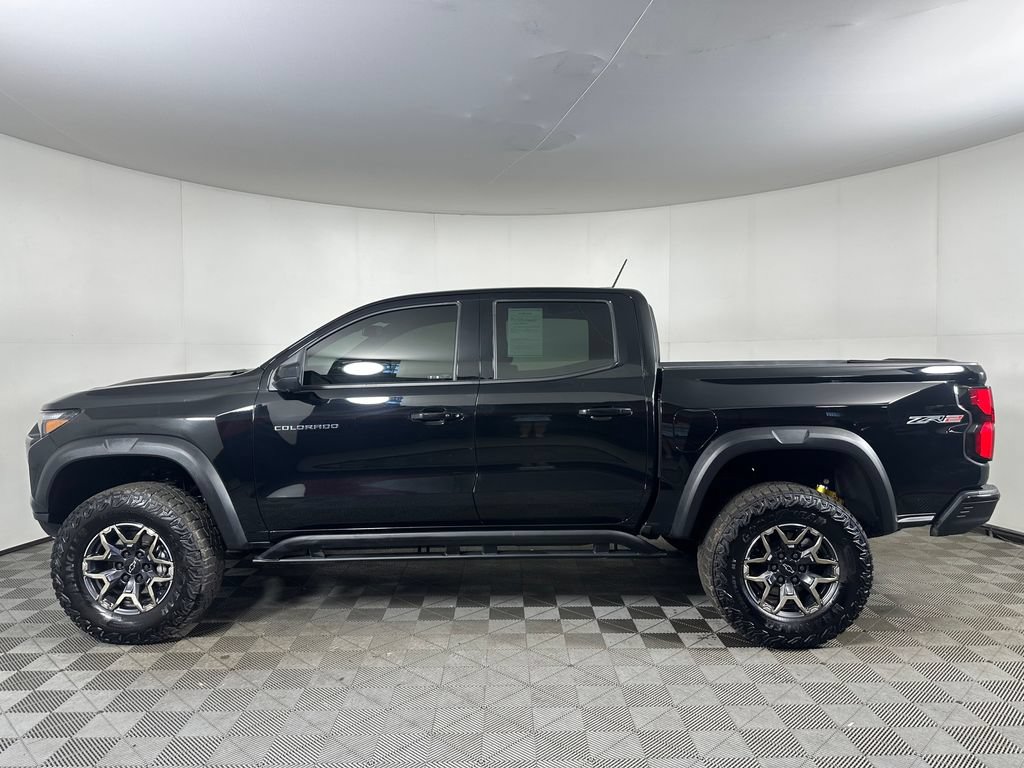 Used 2024 Chevrolet Colorado ZR2 w/ ZR2 Convenience Package III AWD/4WD image 2