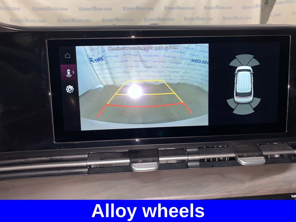 Used 2023 Kia Carnival EX FWD image 23