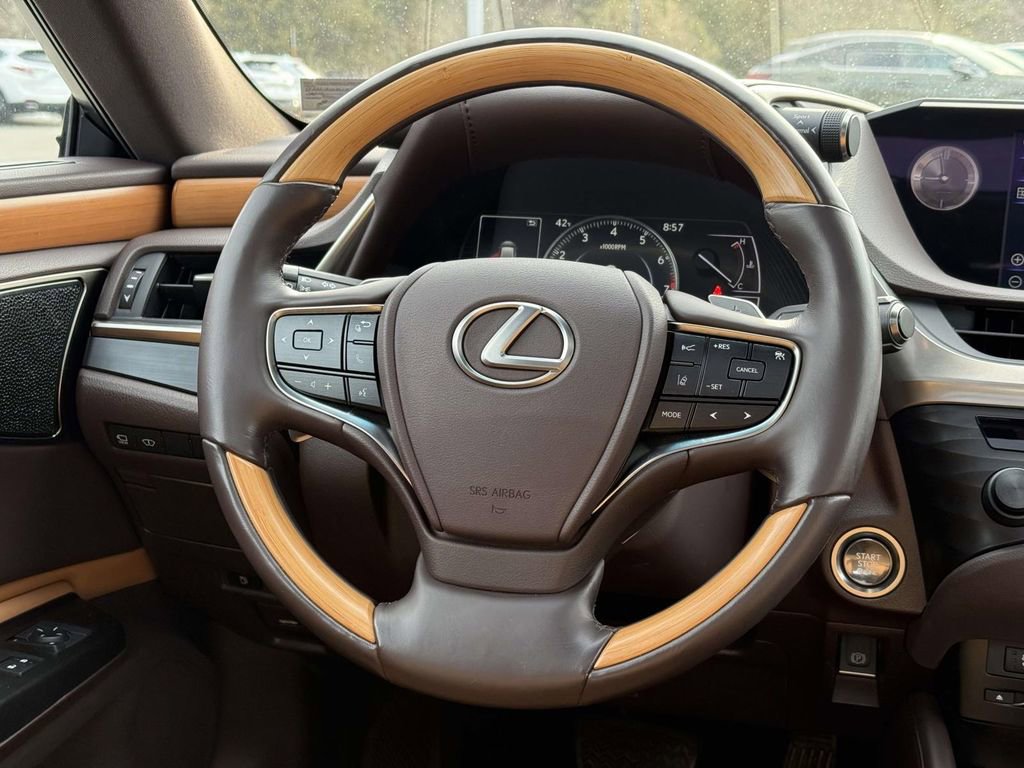 Used 2019 Lexus ES 350 Ultra Luxury w/ Accessory Package 2 image 9