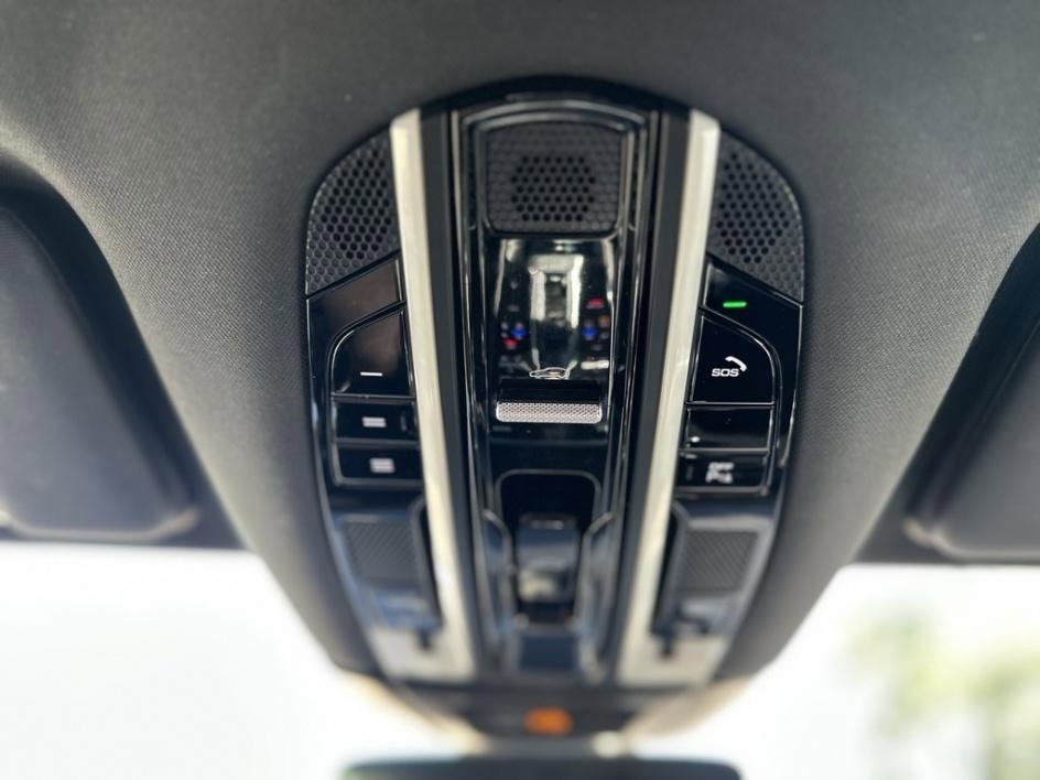 Used 2020 Porsche Cayenne image 30