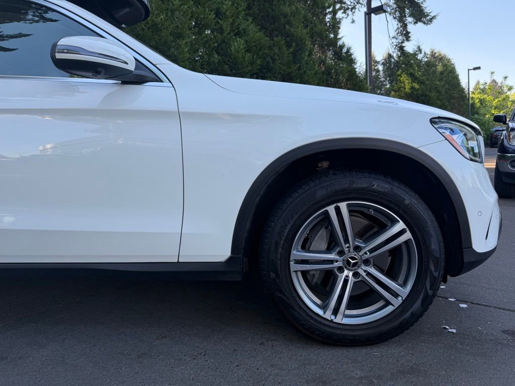 Used 2021 Mercedes-Benz GLC 300 4MATIC image 3