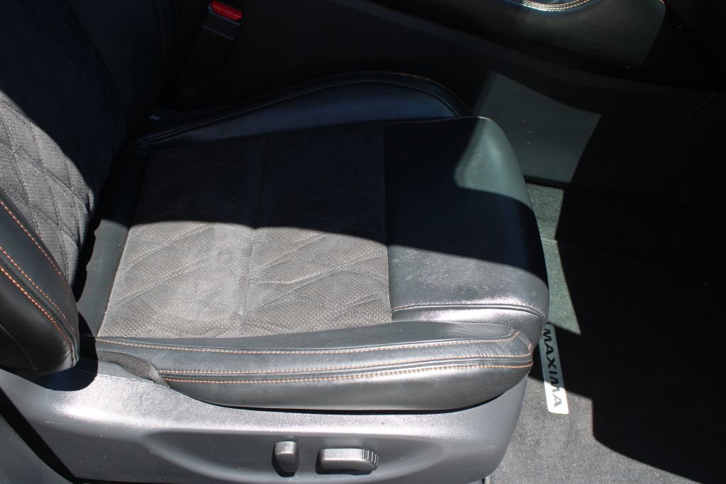 Used 2023 Nissan Maxima SR w/ Sport Mat Group FWD image 13