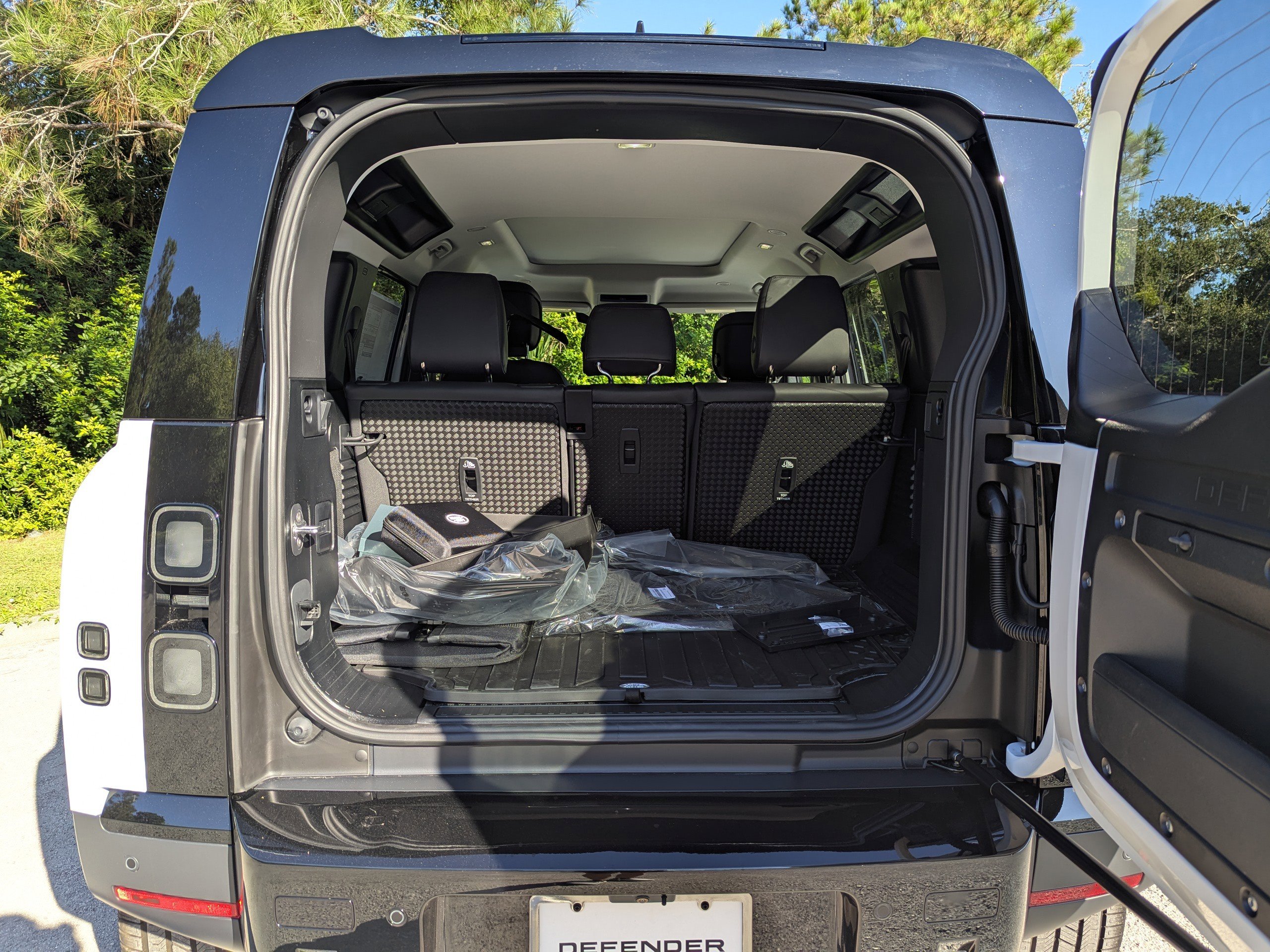 New 2026 Land Rover Defender 110 S image 11
