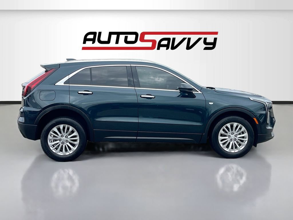 Used 2024 Cadillac XT4 Luxury w/ Cold Weather Package FWD image 1