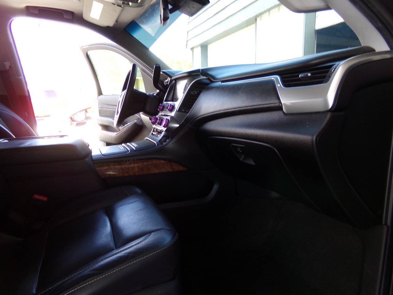 Used 2015 Chevrolet Suburban LTZ RWD image 28