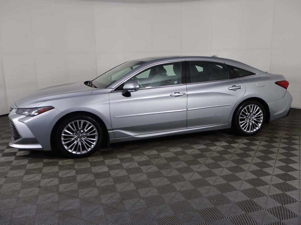 Used 2019 Toyota Avalon Limited image 21