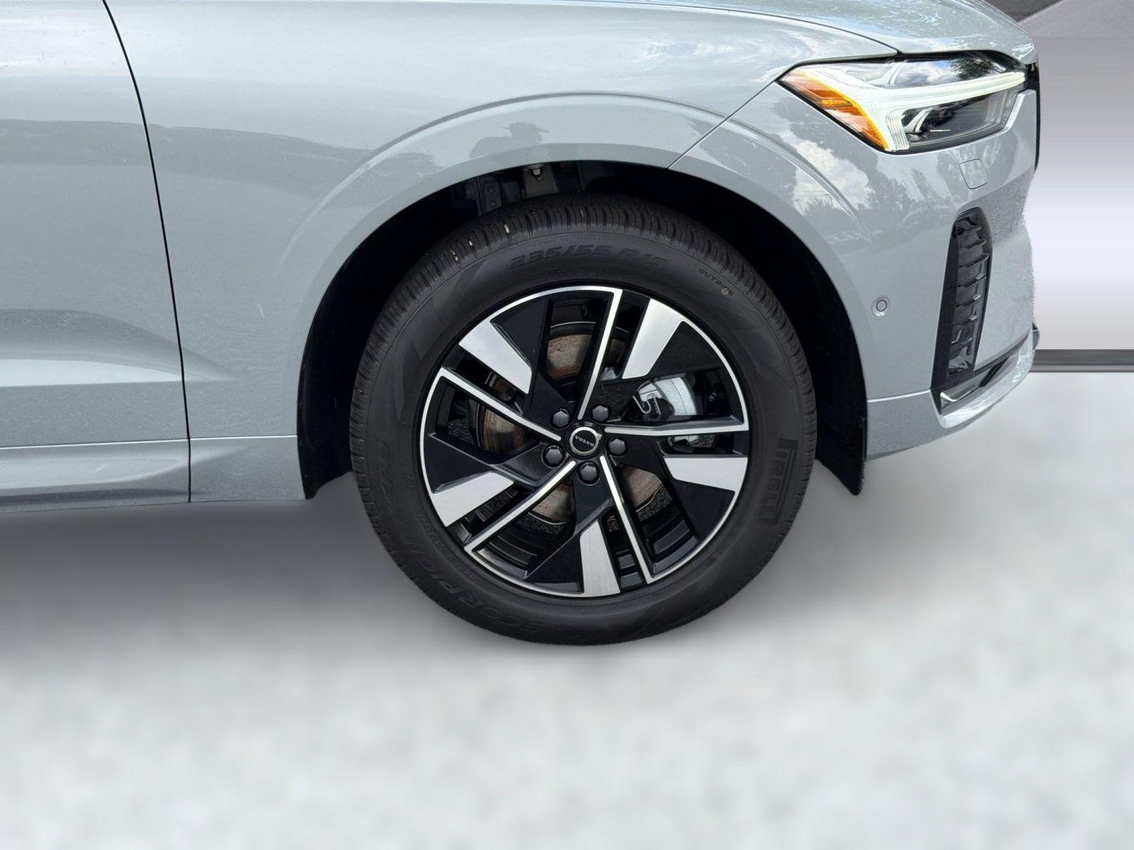 New 2026 Volvo XC60 B5 Plus w/ Climate Package AWD/4WD image 12