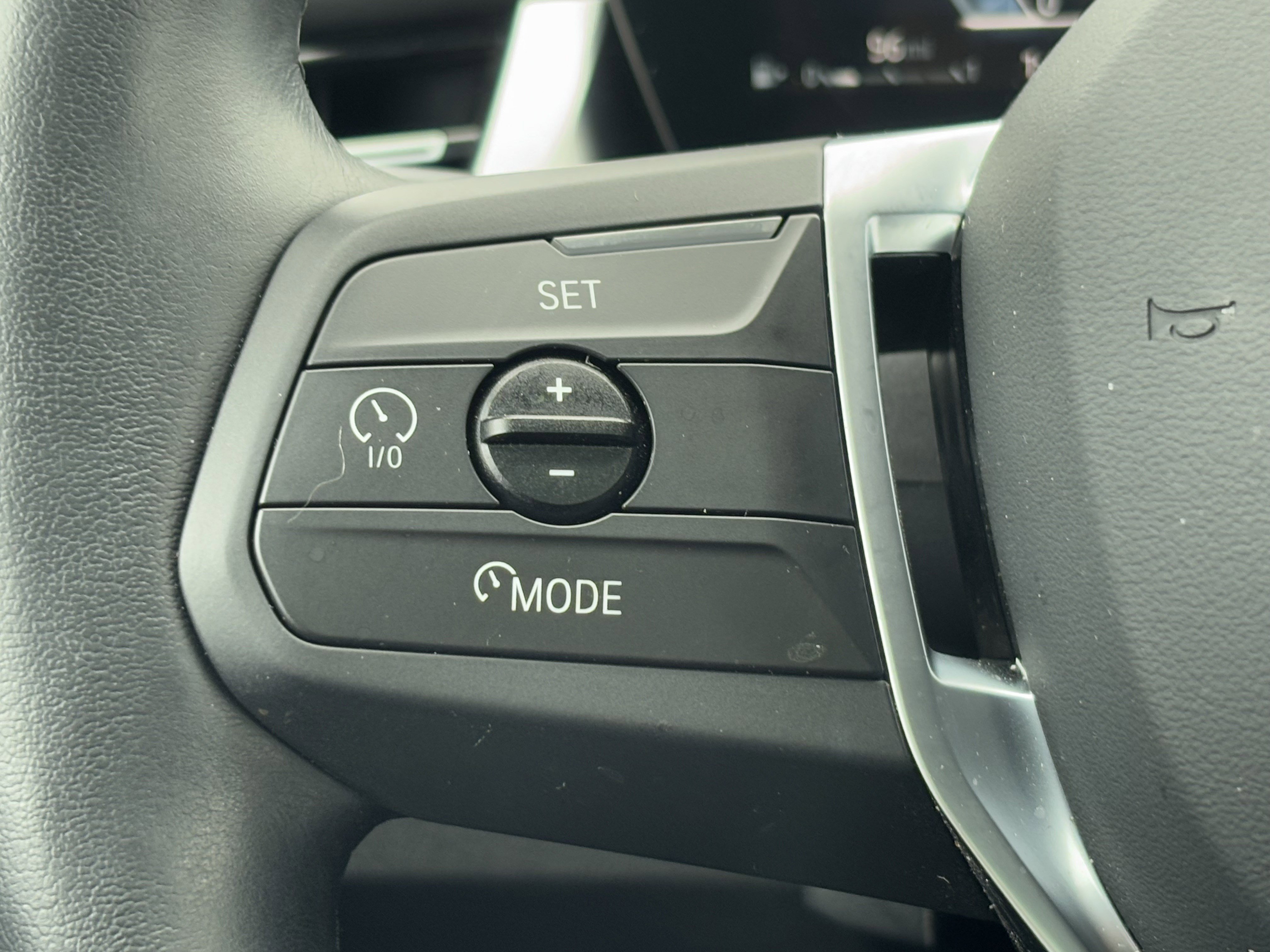 Certified 2025 BMW X2 xDrive28i image 19