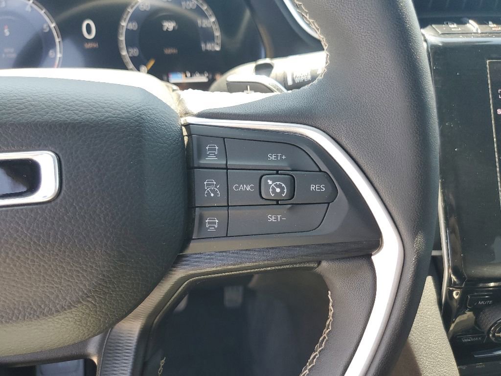 Used 2024 Jeep Grand Cherokee Altitude AWD/4WD image 15