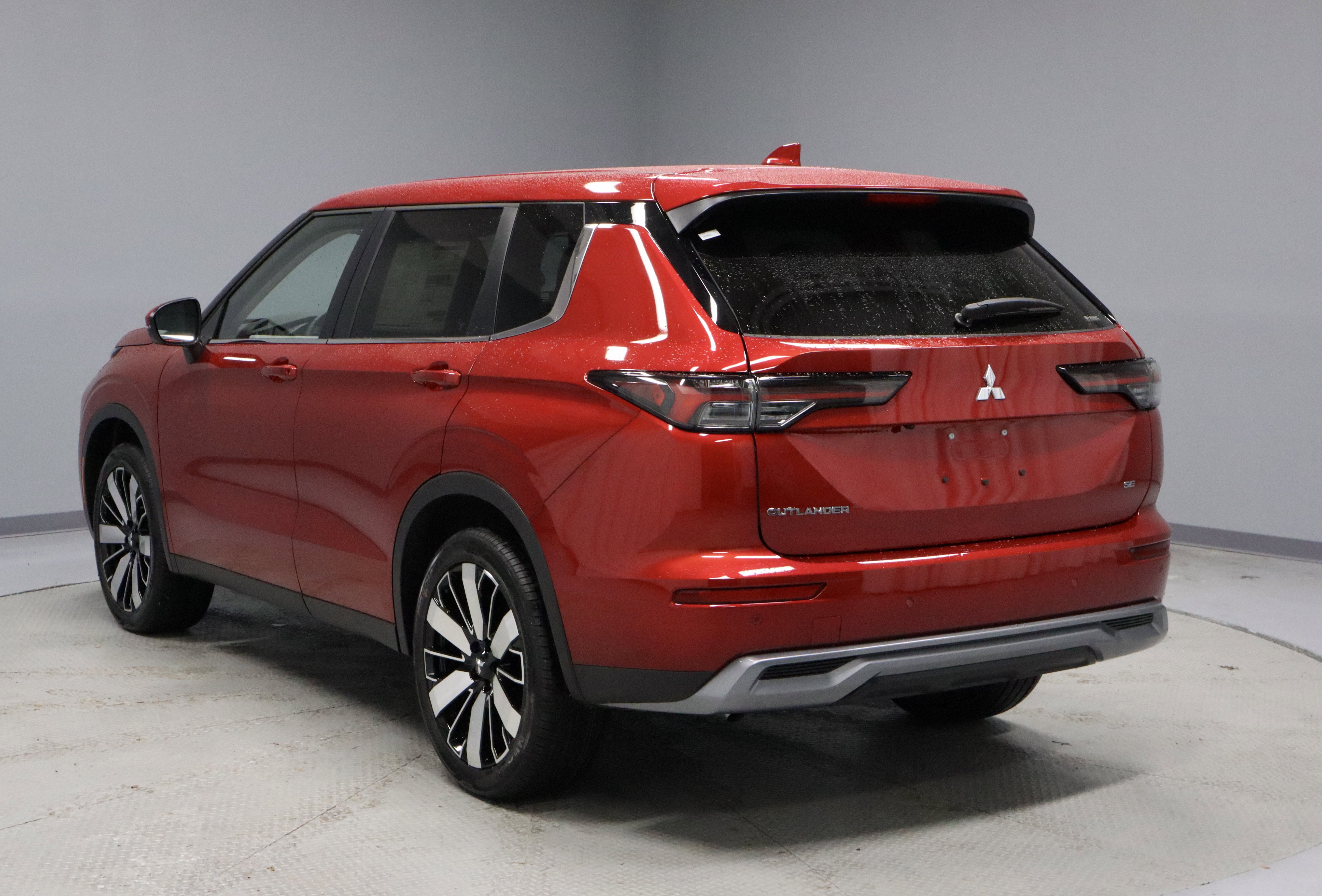 New 2025 Mitsubishi Outlander SE image 6