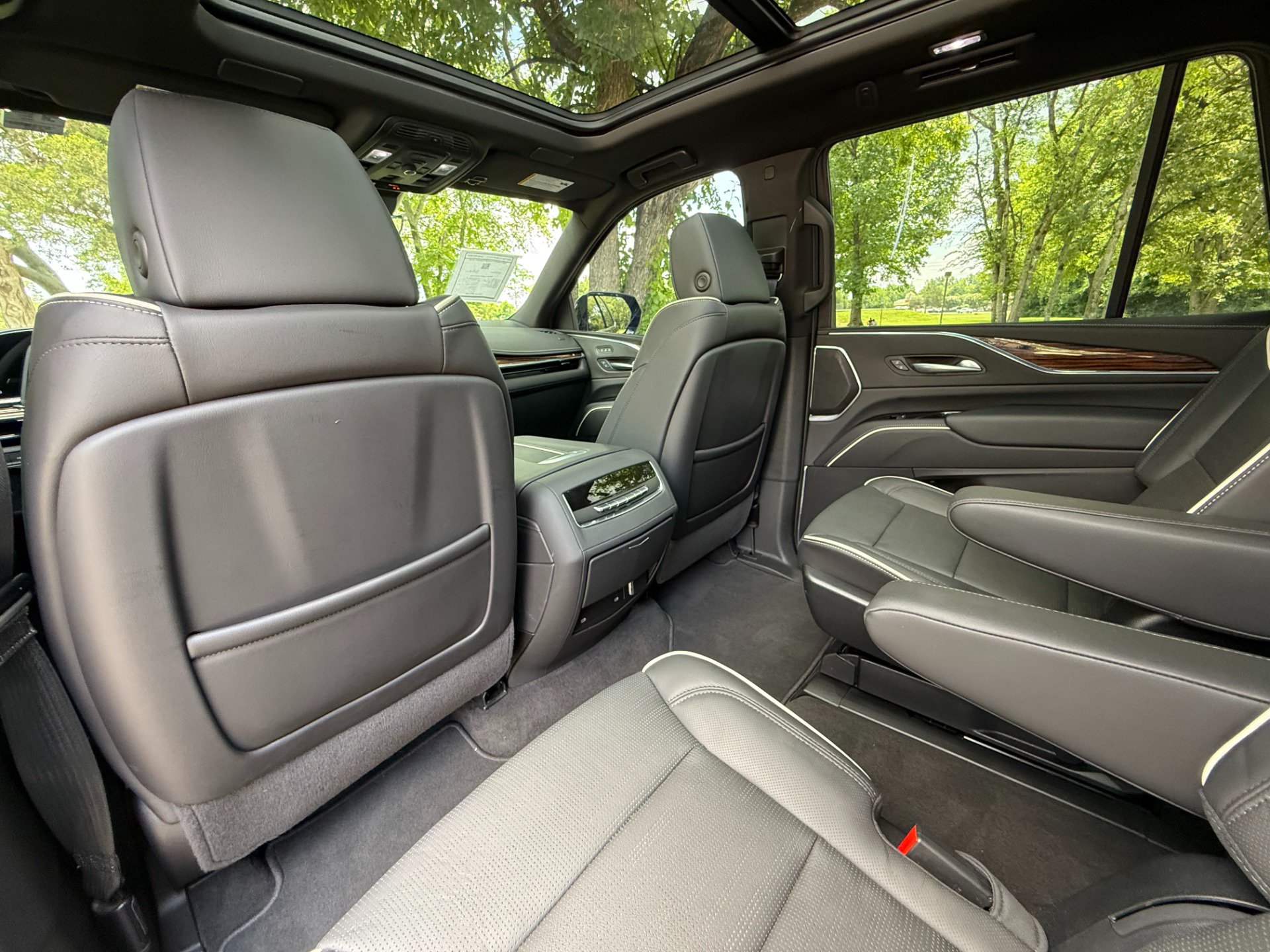 Used 2024 Cadillac Escalade Premium Luxury AWD/4WD image 29