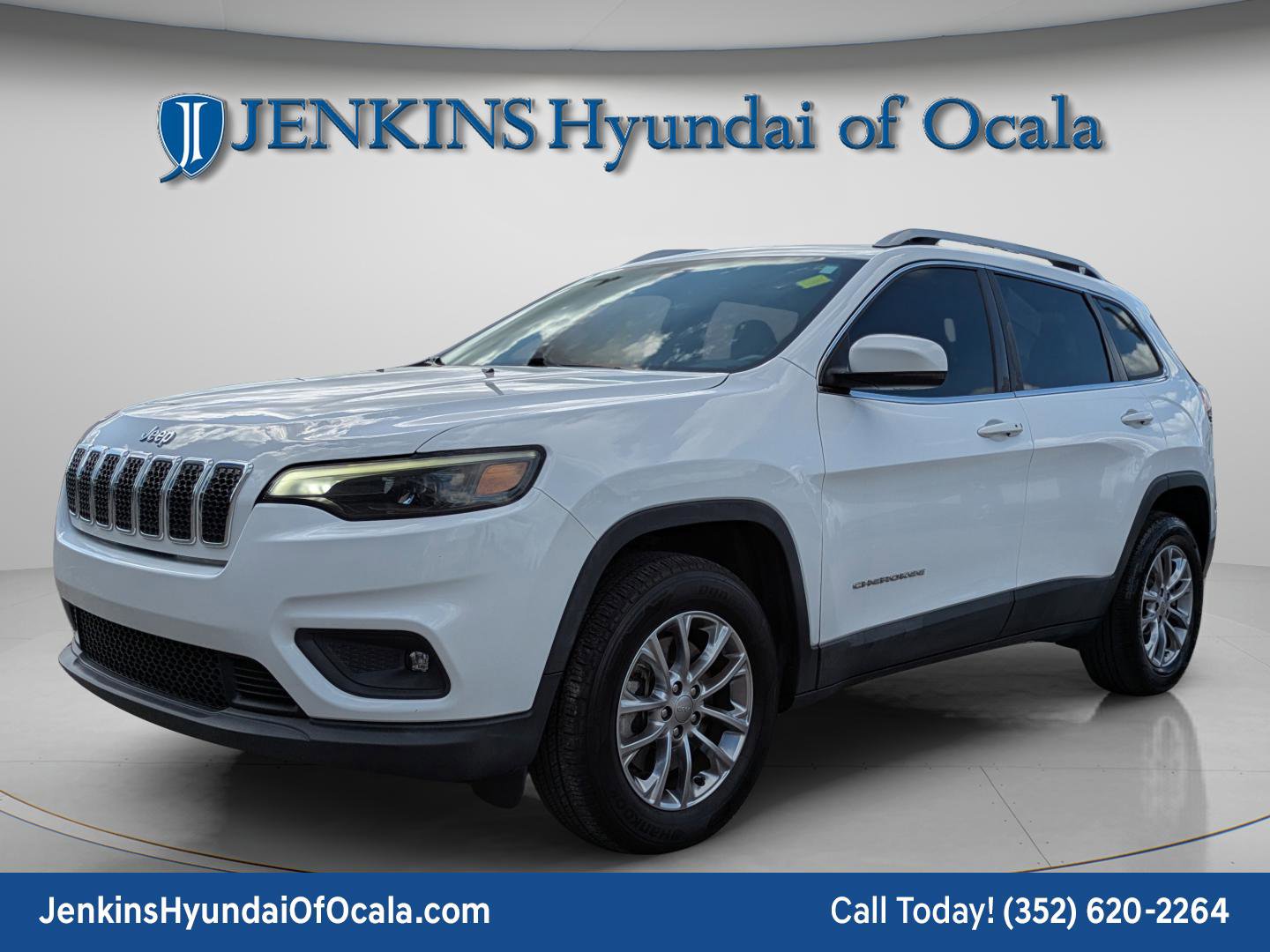 Used 2019 Jeep Cherokee Latitude Plus w/ Comfort/Convenience Group image 9