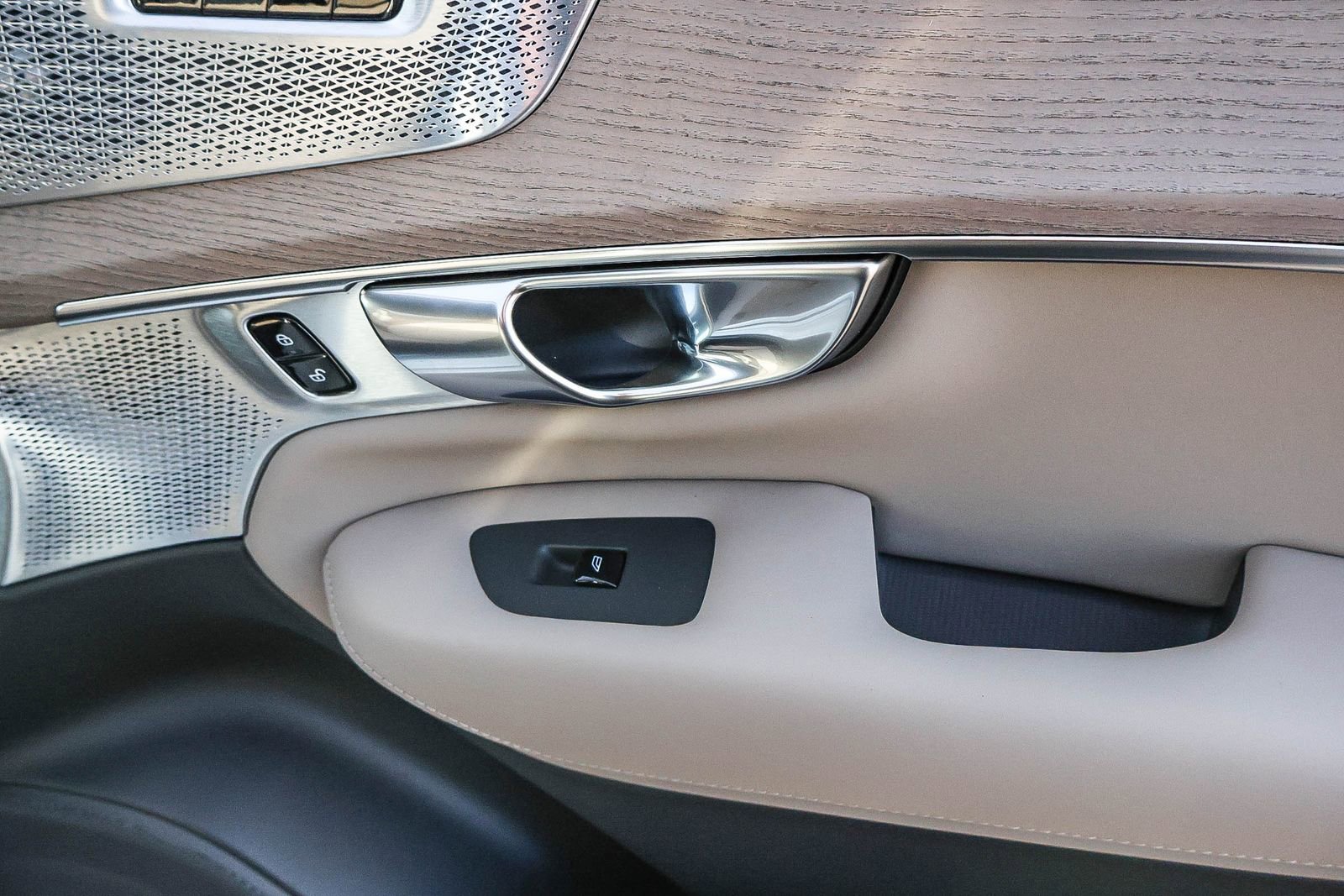 New 2026 Volvo XC90 T8 Ultra w/ Lounge Package image 18