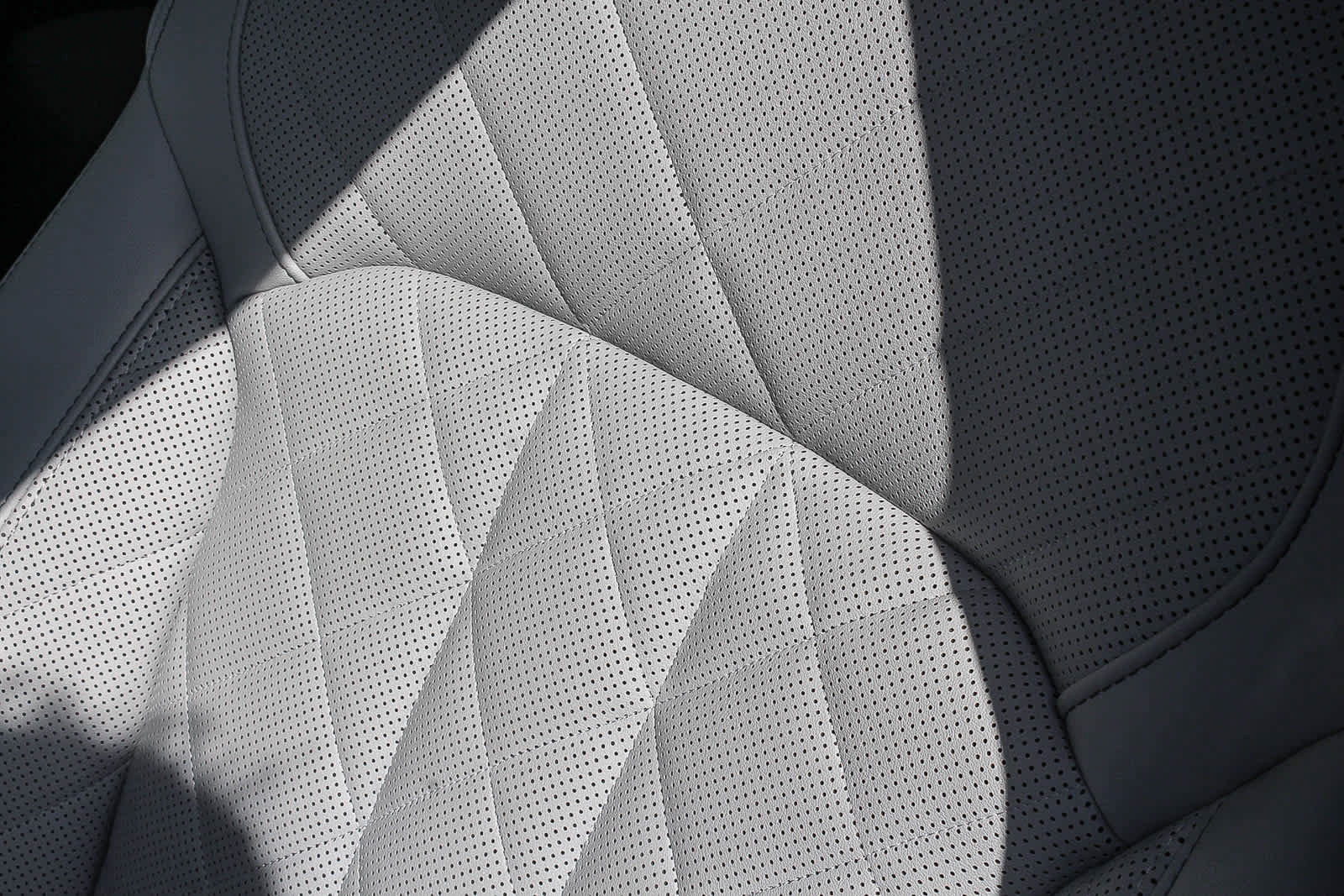 Used 2026 BMW X7 xDrive40i w/ M Sport Package AWD/4WD image 33