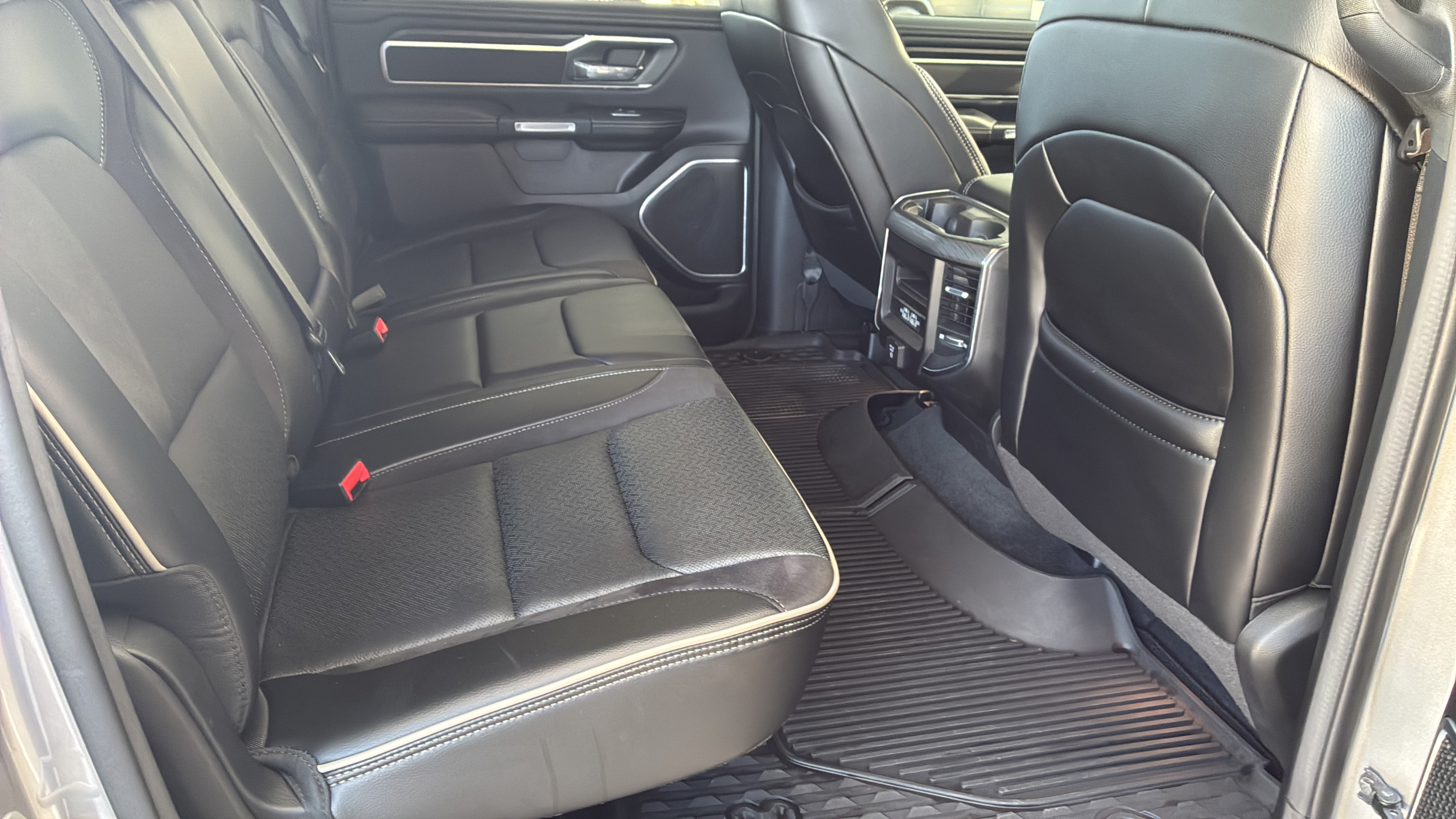 Used 2023 RAM 1500 Laramie AWD/4WD image 24