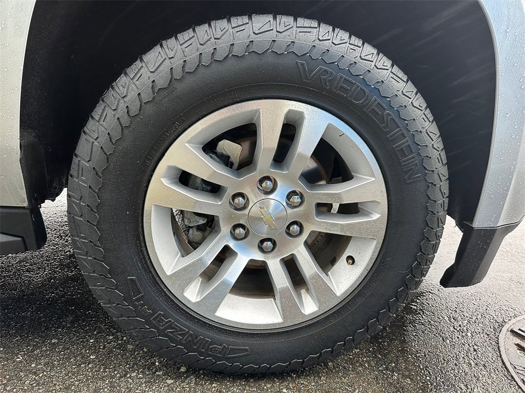 Used 2016 Chevrolet Suburban LT image 9