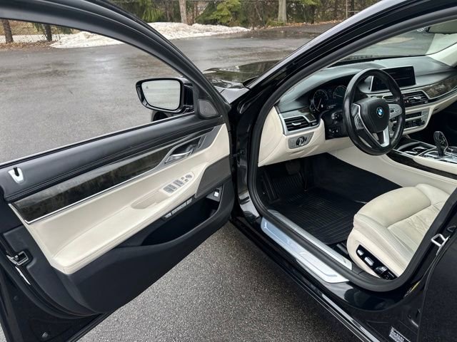 Used 2018 BMW 750i xDrive image 33