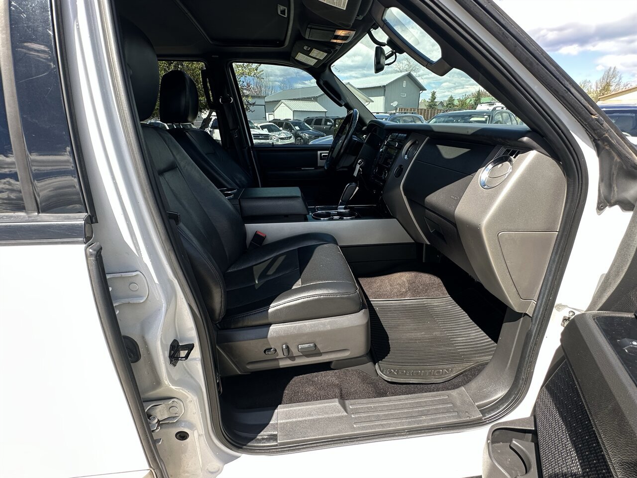 Used 2014 Ford Expedition EL Limited w/ Equipment Group 301A AWD/4WD image 9